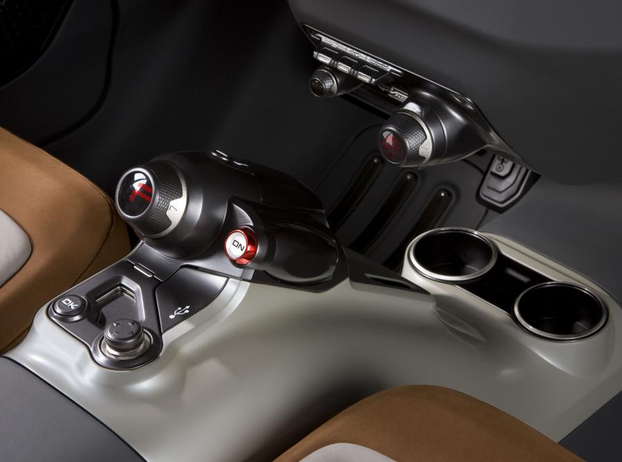 Детали интерьера GMC Granite Concept 2010 года  (фото 6 из 12)
